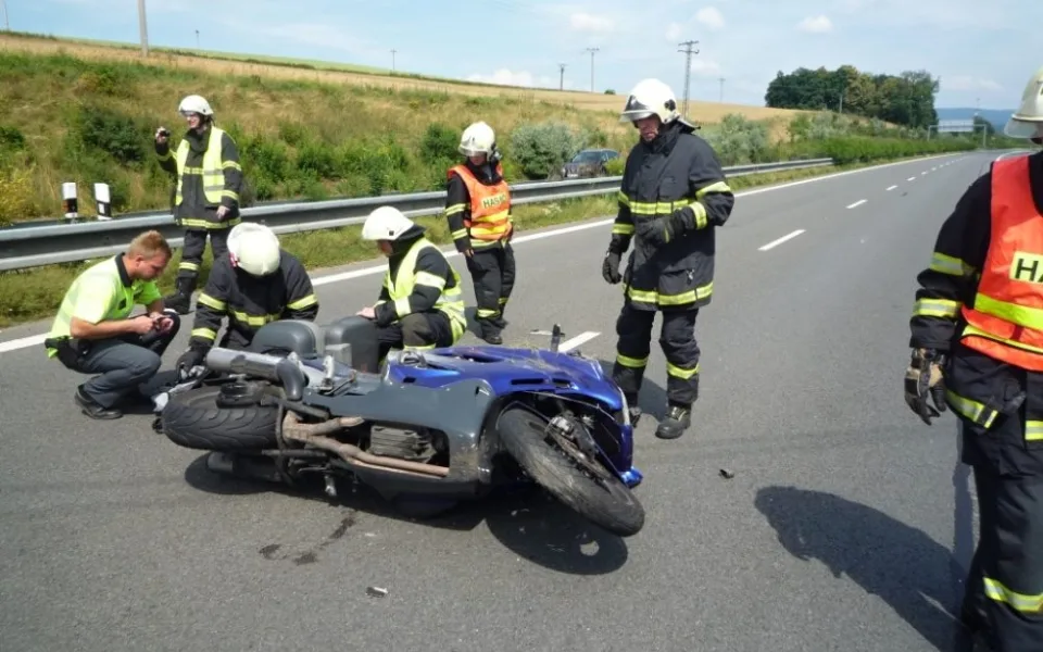 Nehoda motocyklu. Ilustrační foto: HZSLK
