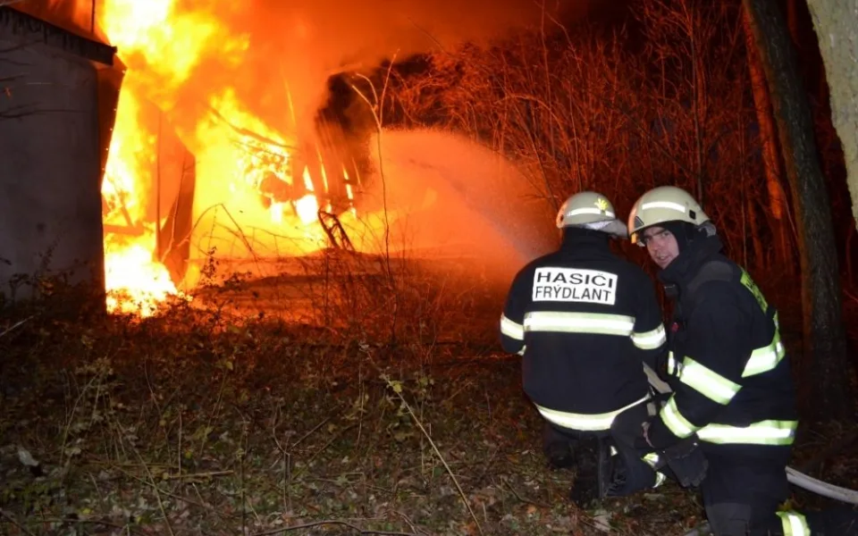 Požár v Arnolticích. Foto: HZSLK