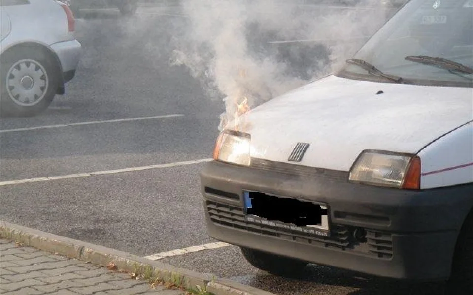 Požár Fiatu. Foto: MP Liberec