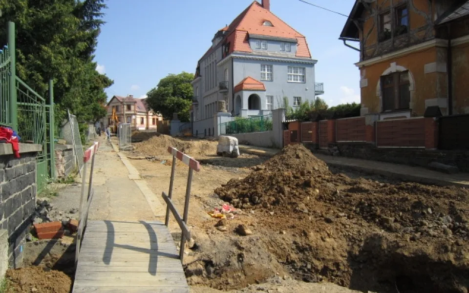 Rozkopaná ulice Mládeže ve Frýdlantě. Foto: Mesto-frydlant.cz
