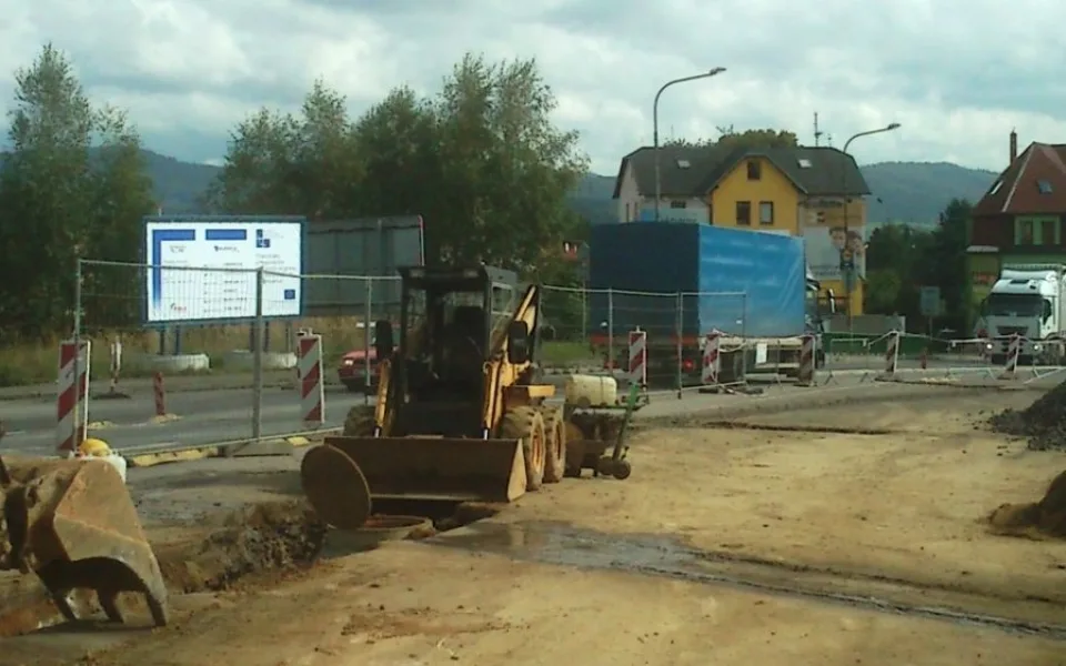 Křižovatka dostane nový kruhový objezd. Foto: Jiří Langer