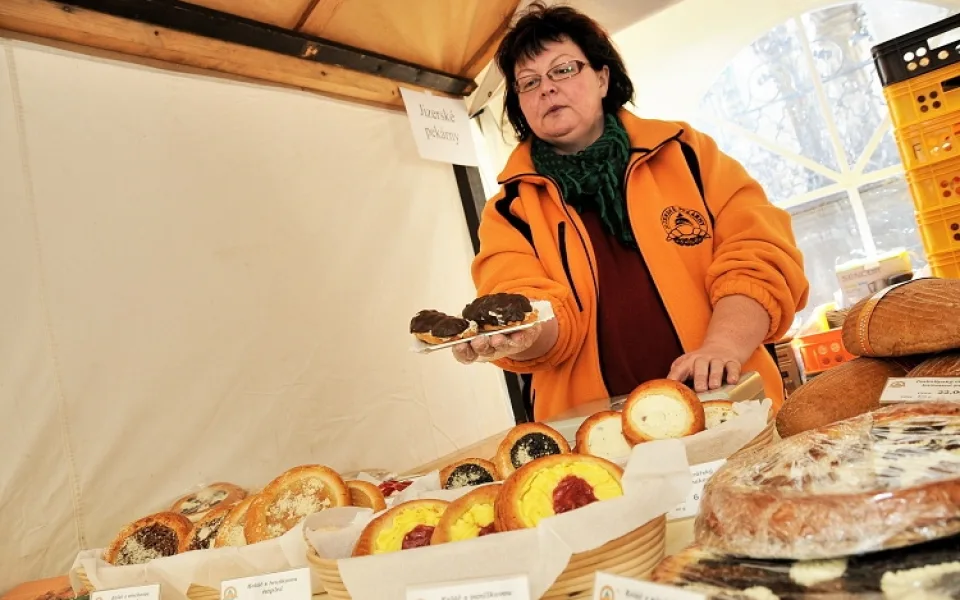 Koláčky mohl před radnicí ochutnat každý. Foto: MML/Jan Král