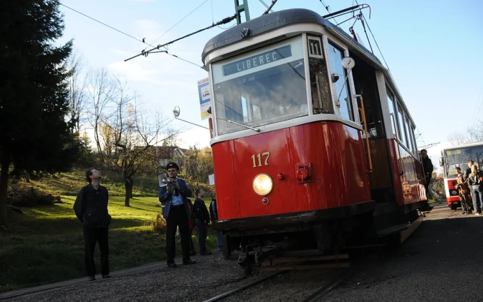 Historická tramvaj vyjela na státní svátek na slavnostní projížďku. Foto: MML/Jan Král