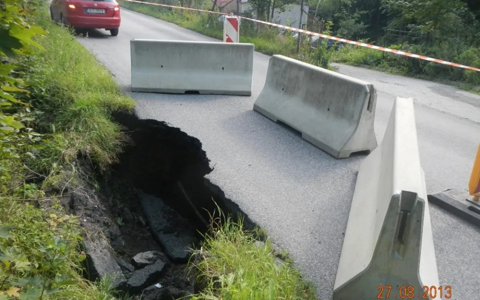 Poškozený propustek v Kateřinské ulici. Foto: Kraj-lbc.cz