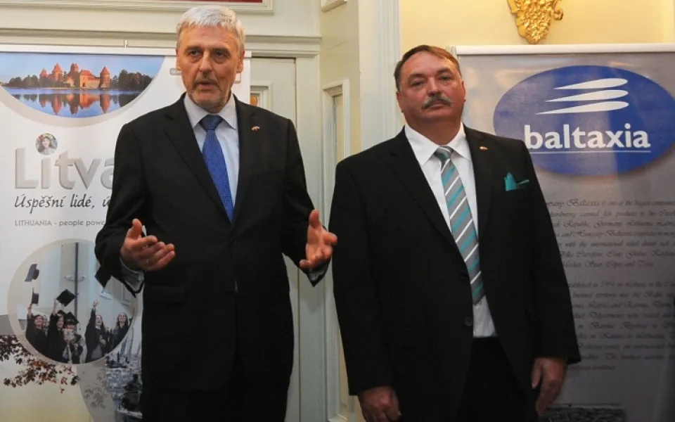Konzul Saulius Bazevičius vlevo na snímku. Foto: MML/Jan Vrabec