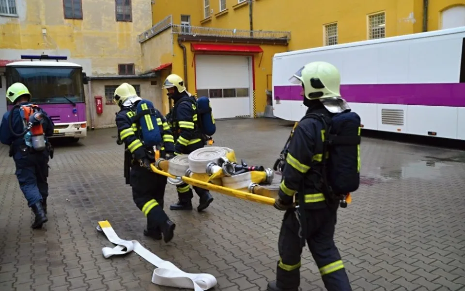 Cvičení v liberecké věznici se zúčastnilo pět hasičských sborů. Foto: Jaromír Mottl, David Kořínek