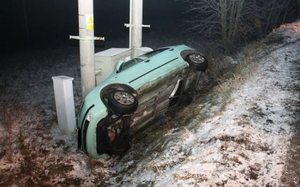 Fabie zůstala po nehodě na boku. Foto: Policie ČR