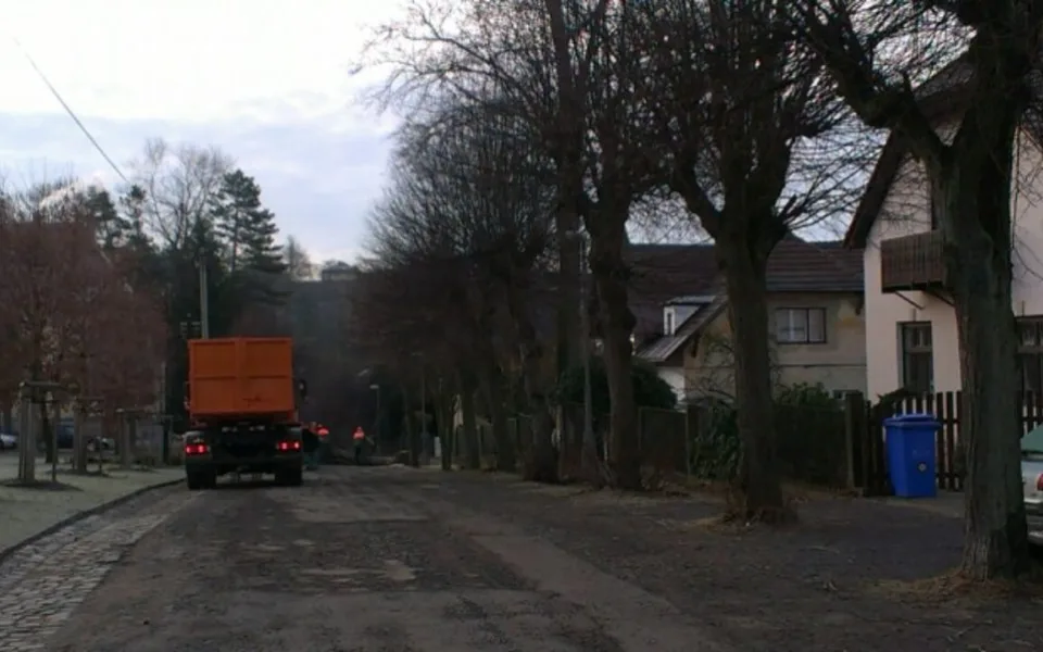 V Gorkého ulici padlo několik vzrostlých stromů
