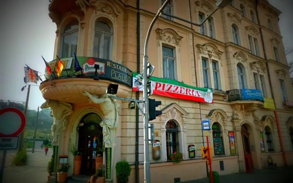 Plaudit naproti MHD Fügnerova zavírá