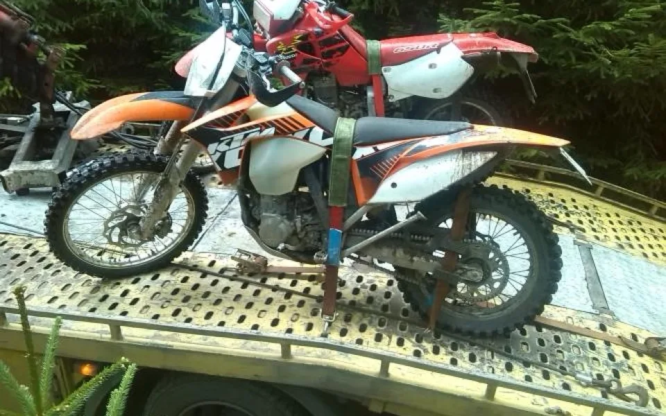 Oba muži přišli o své motocykly, zatím ale jen dočasně
