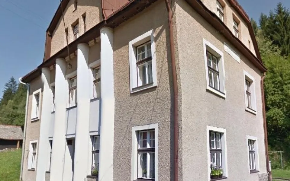 Dům, ze kterého mělo dítě vypadnout. Foto: Google