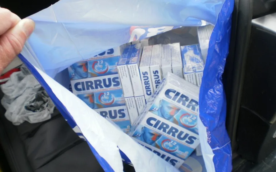 Celníci v autě našli skoro 3800 tablet léku Cirrus. Foto: Celní správa