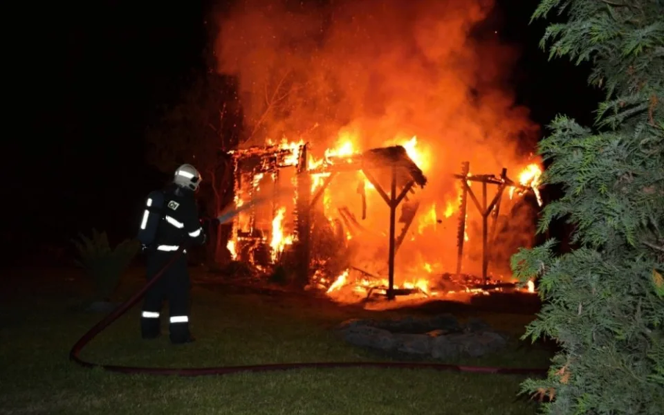 Po příjezdu nebylo takřka co zachraňovat. Foto: HZSLK