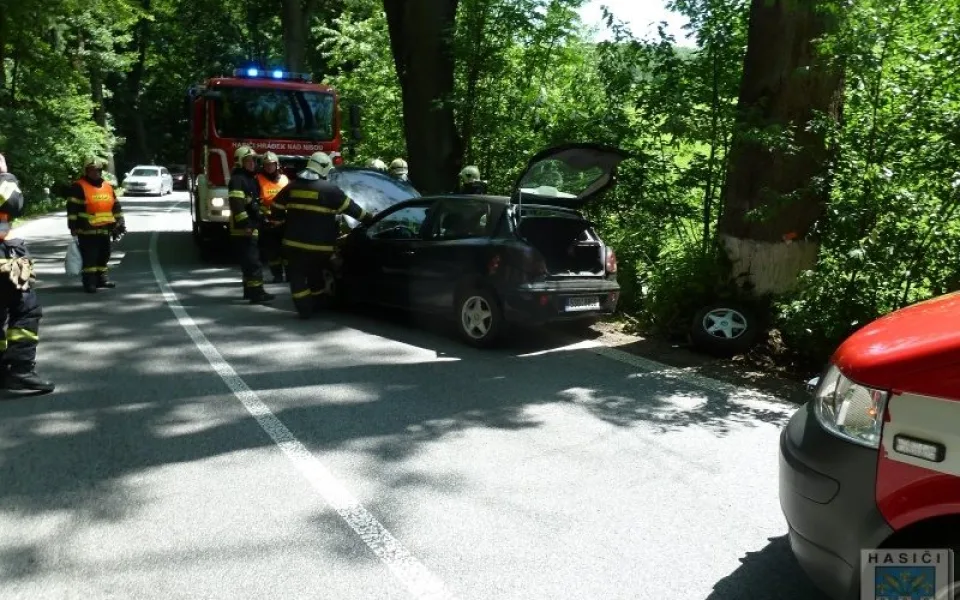 Další nehoda na Grabštejně se obešla bez těžkých zranění. Foto: Hasiči Hrádek nad Nisou