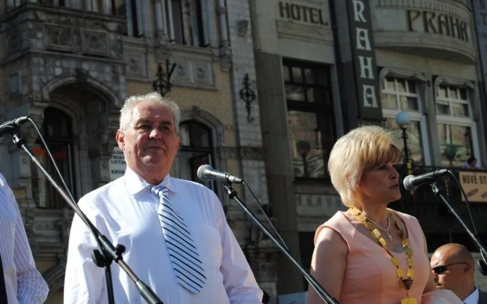Miloš Zeman před radnicí. Foto: Michael Daněk