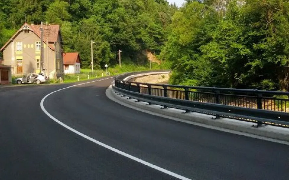 Nová silnice mezi Novou Vsí a Chrastavou. Foto: čtenář Liberecké Drbny