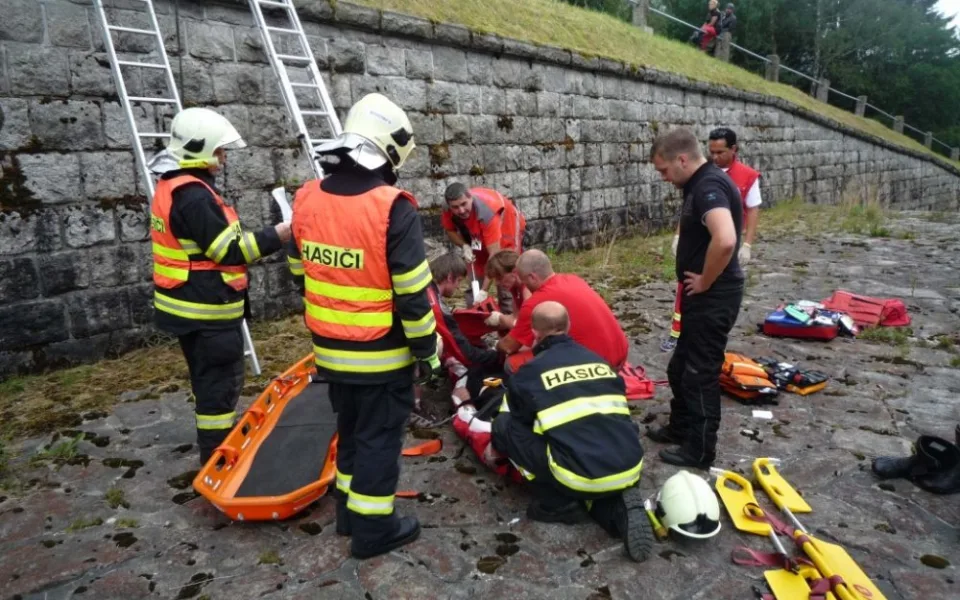 Německý motorkář spadl do přepadu nádrže Souš. Foto: HZSLK