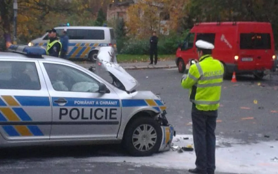 Škoda na policejní Octavii je 200 tisíc korun. Foto: čtenář Drbny