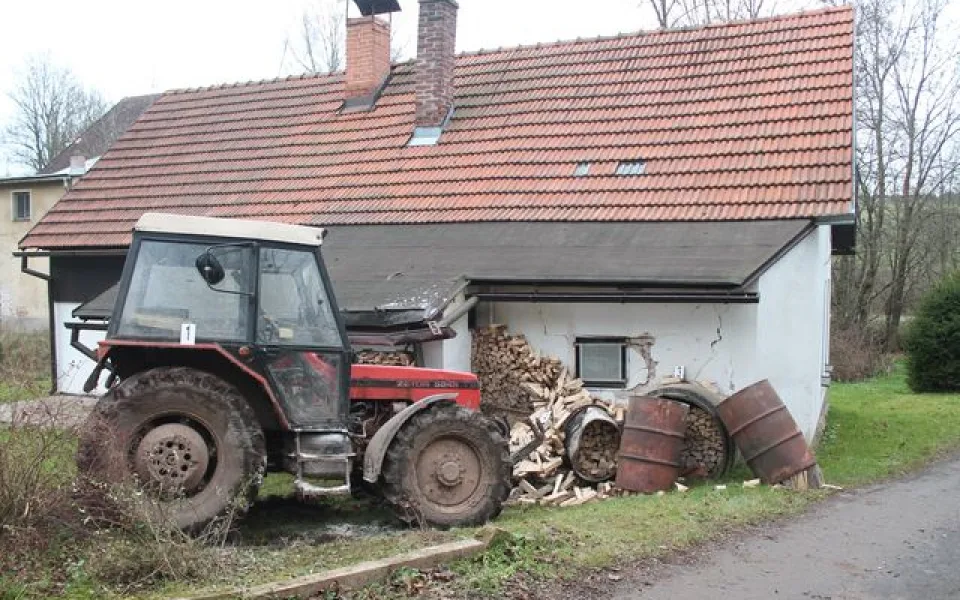 Traktorista způsobil škodu 155 tisíc korun. Foto: Policie ČR