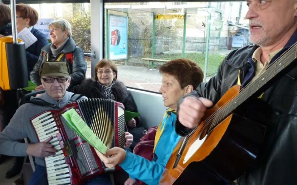 Takhle se zpívalo v liberecké tramvaji