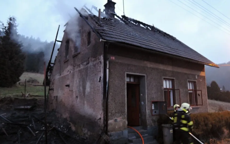 Policie prošetřuje další podezření na žhářský útok. Foto: HZSLK