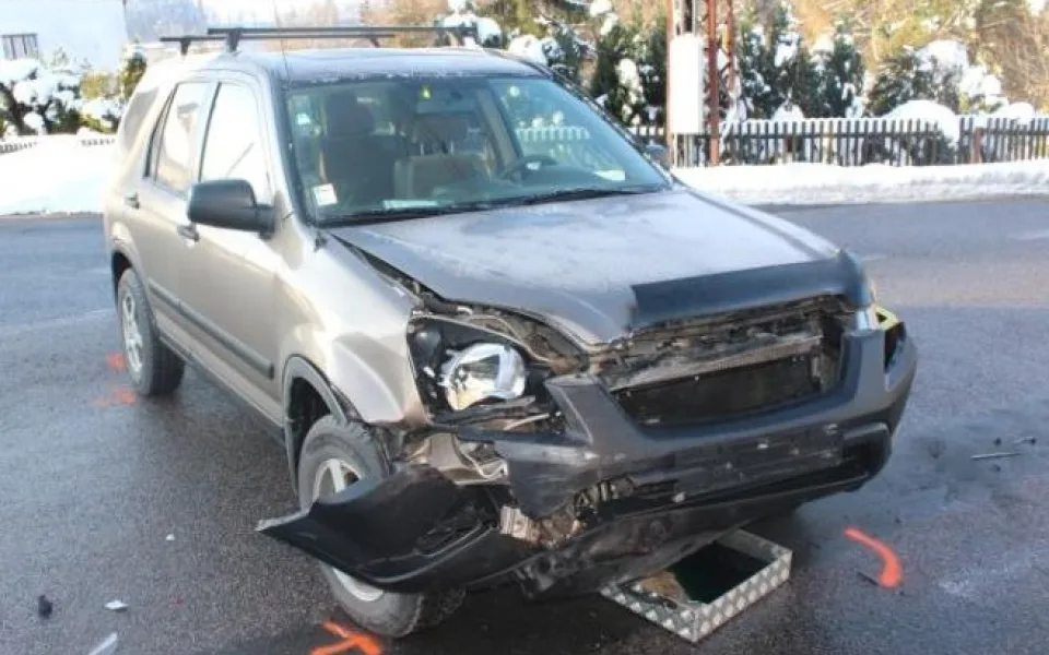 Nedání přednosti odnesla dvojice spolujezdců zraněním. Foto: Policie ČR