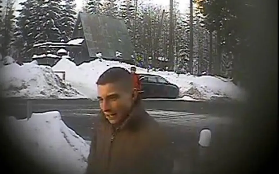 Poznáváte tyhle zloděje? Z Bedřichova si odvezli Ford Kuga. Foto: Policie ČR