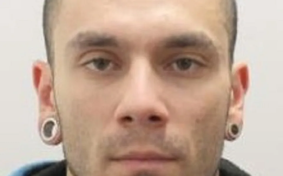 Tenhle muž oloupil ženu o statisíce. Poznáváte ho? Foto: Policie ČR