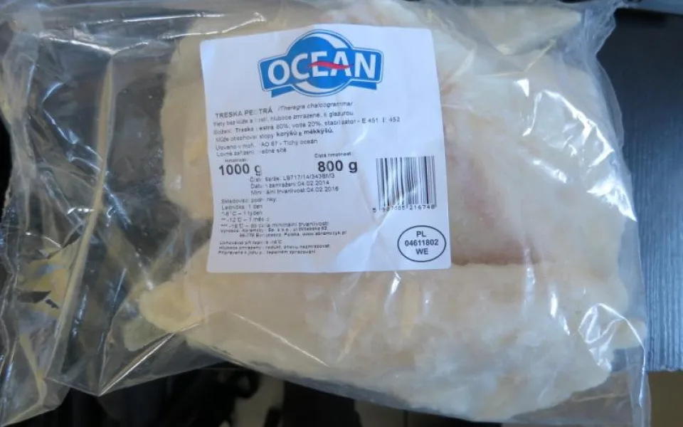 Tesco v Jablonci nabízelo tresku, která vážila o více než čtvrt kilogramu méně. Foto: SZPI