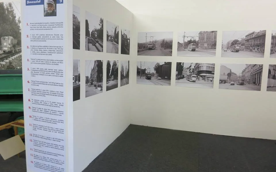 Barevné vzpomínky na černobílých fotkách. Foto: Technické muzeum Liberec