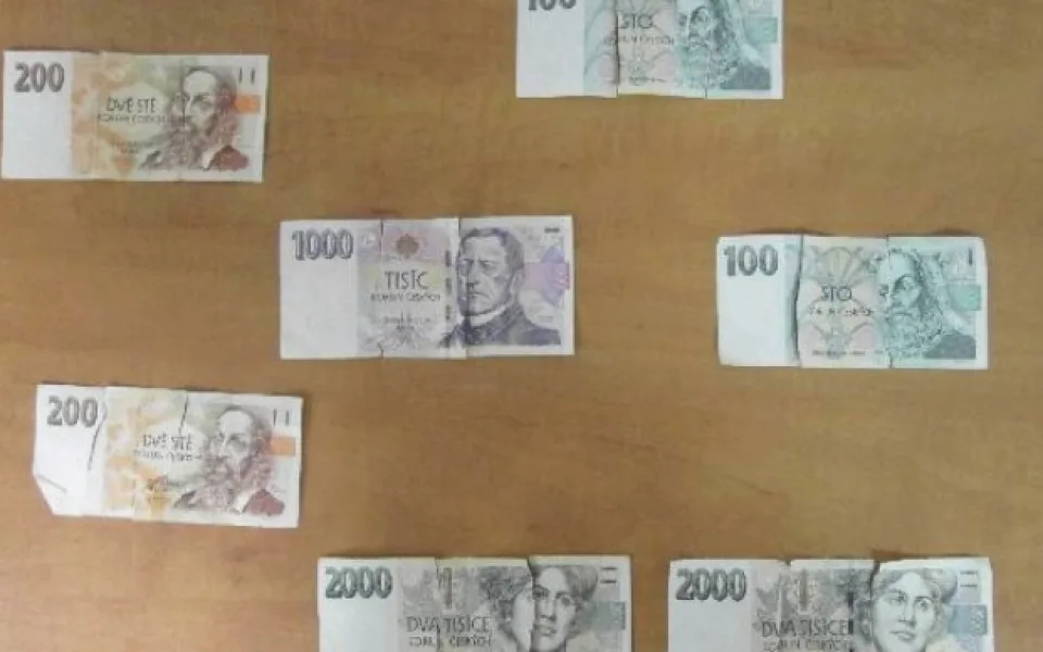 Roztrhané bankovky. Foto: Policie ČR
