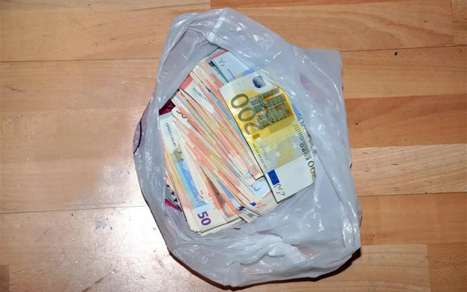 Zabavené desetitisíce eur. Foto: Celní správa