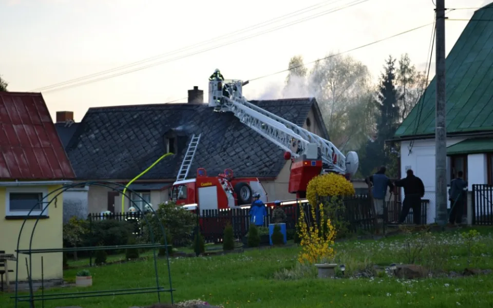 Za požár domu mohla nedbalost majitele. Foto: HZSLK