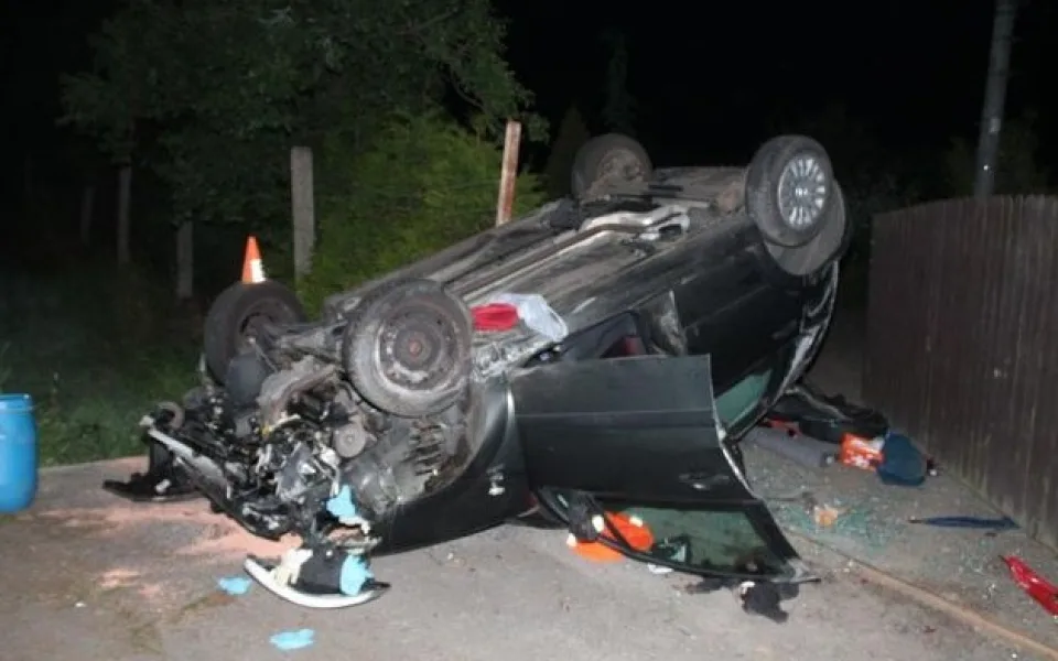 Večerní nehodu nepřežil spolujezdec. Foto: Policie ČR