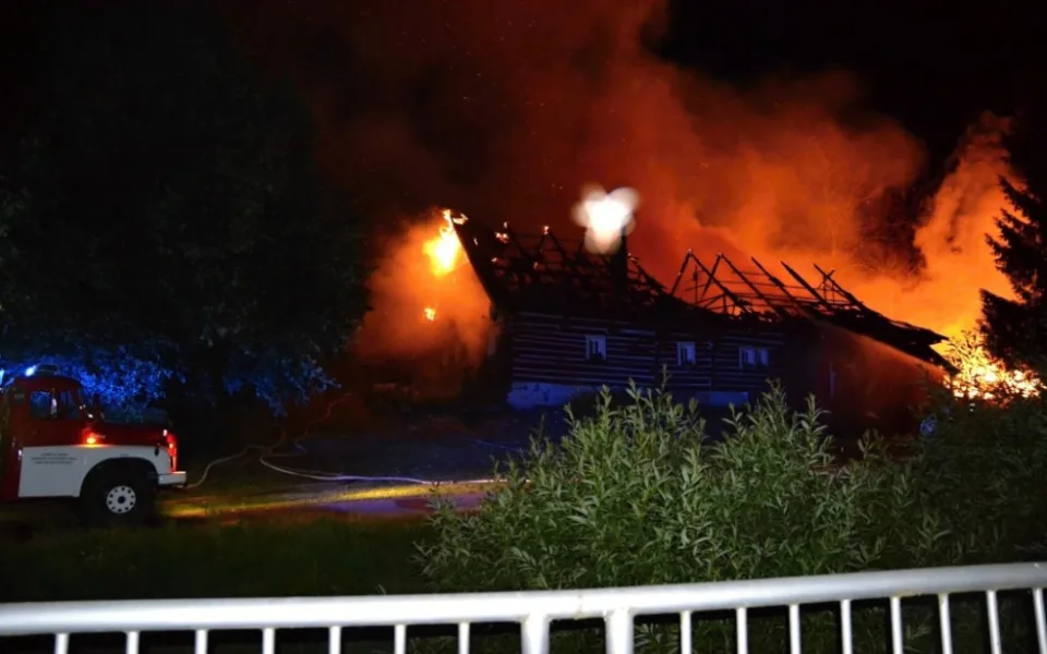 Noční požár chalupy na Semilsku napáchal škody za milion