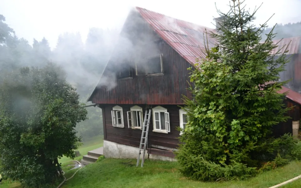 Blesk zapálil na Semilsku chalupu, škoda je za 750 tisíc