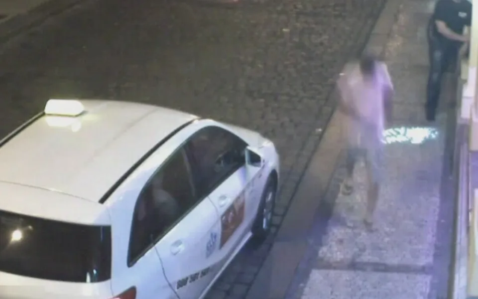Záznam z kamery zachytil muže, který obtěžoval dívku. Foto: Policie ČR