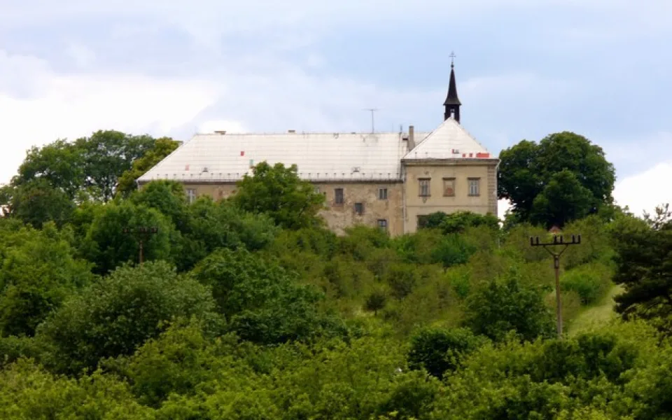 Ve staré kapli zámku ve Svijanech objevili ve zdi chlebovou pec