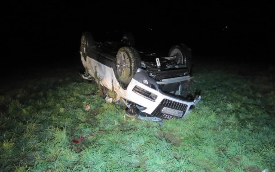 Dvacetiletý mladík zdemoloval na Frýdlantsku Audi Q7, škoda je půl druhého milionu
