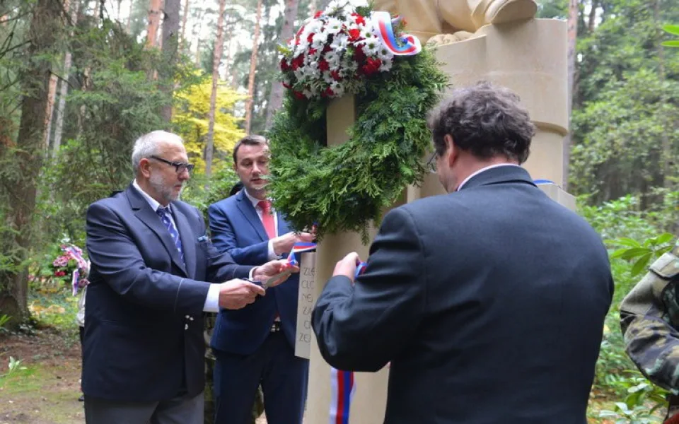 Pomník rumburské vzpoury v Novém Boru získal původní podobu