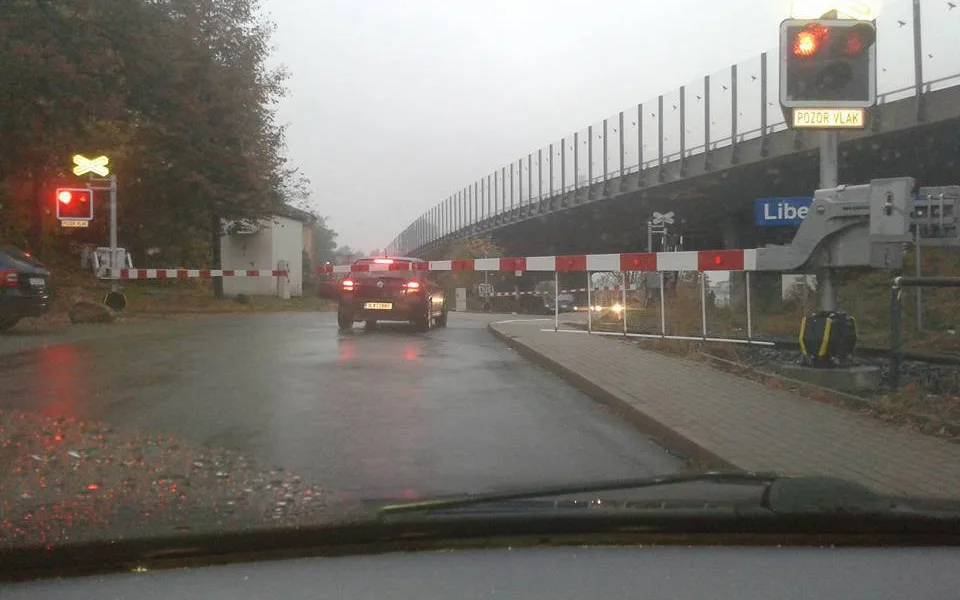 Nebezpečná situace v Rochlici na přejezdu, ke které došlo v říjnu