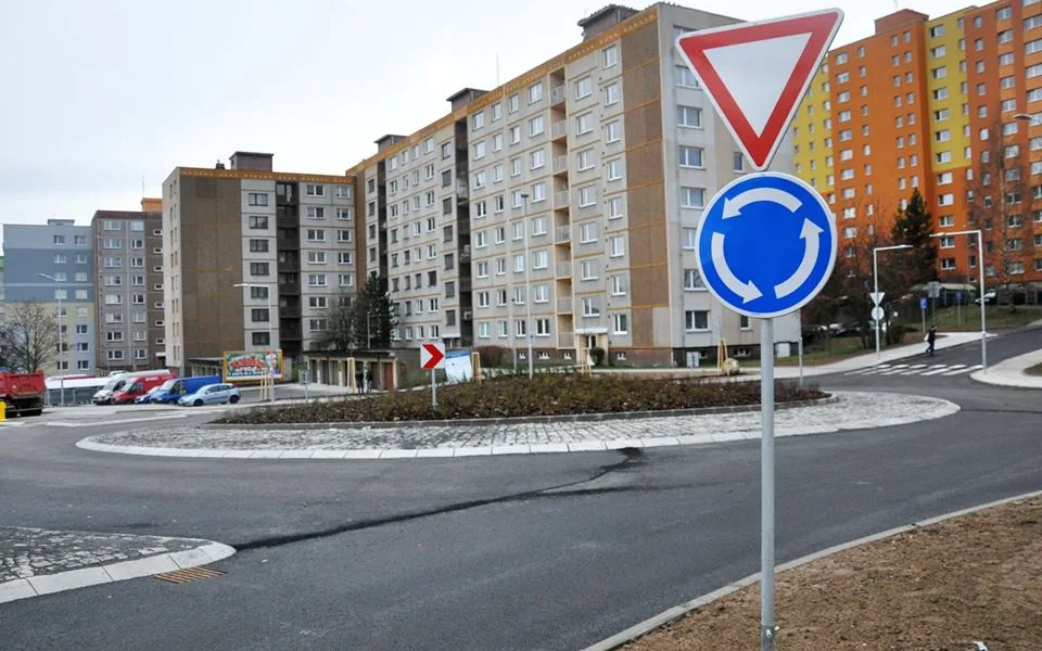 V Rochlici se v pondělí otevřel nový kruhový objezd