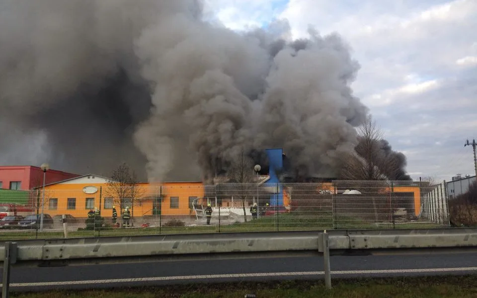 Požár v turnovské továrně Agba