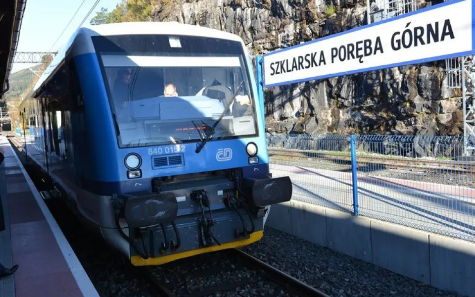 Z Liberce dnes ráno poprvé vyjel přímý vlak do Polska