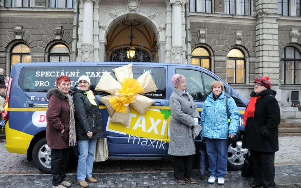 Ulice Liberce bude brázdit taxík pro seniory, za 30 korun odveze seniory na úřad nebo k lékaři
