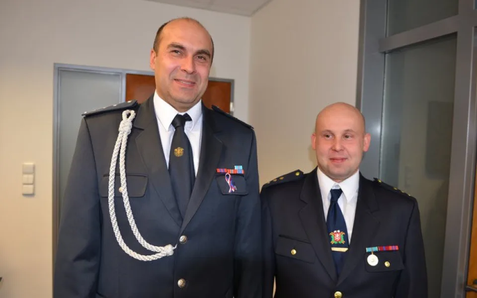 Dobrovolné hasiče vyznamenal hejtman za mimořádné nasazení u požáru Agby v Turnově