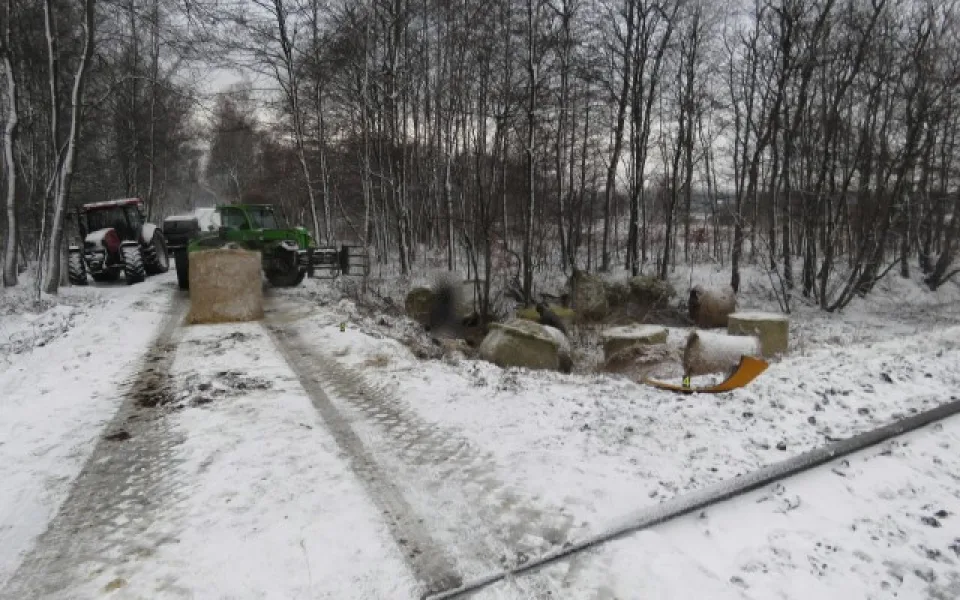 Traktorista vjel přímo před rozjetý vlak, nezranil se on ani strojvůdce