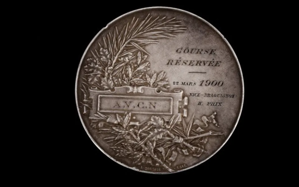 Muzeum v Liberci získalo vzácnou motoristickou trofej z roku 1900