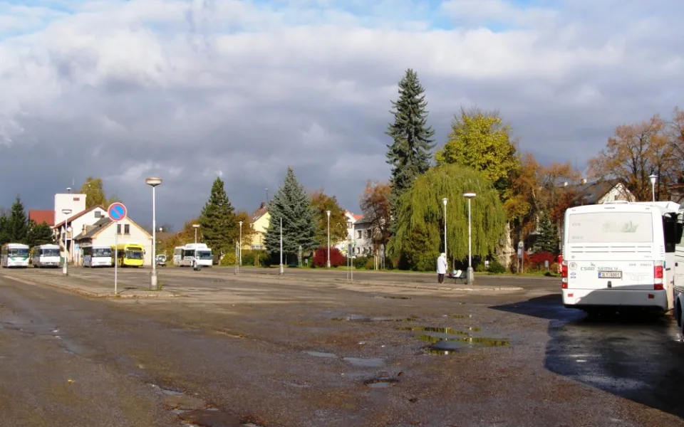 Lomnice nad Popelkou chce získat nádraží, aby ho mohla přestavět