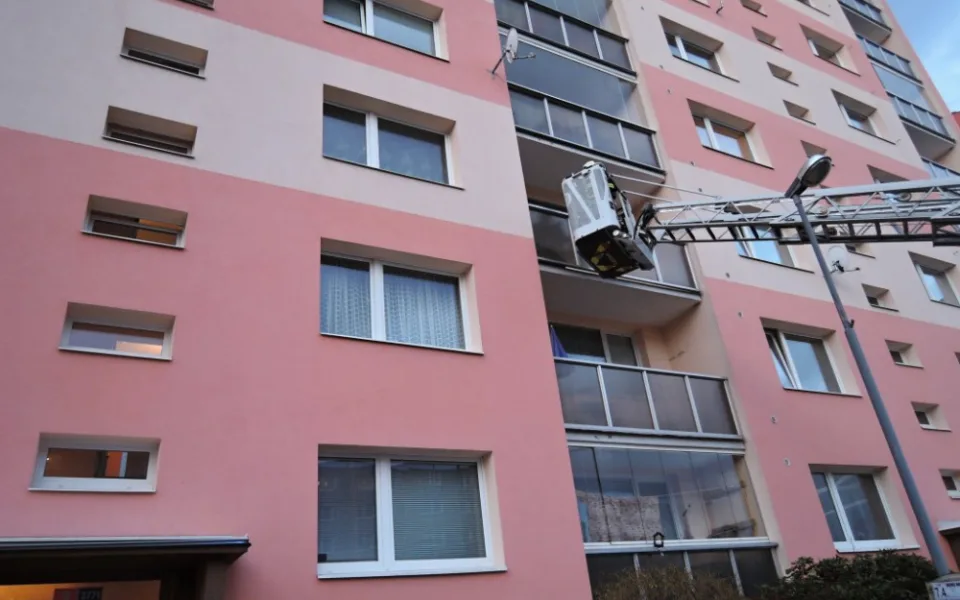 Rušnou službu zažili ze čtvrtka na pátek hasiči